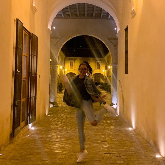 Meet your Posher, Kristen - Picture 1 of 1